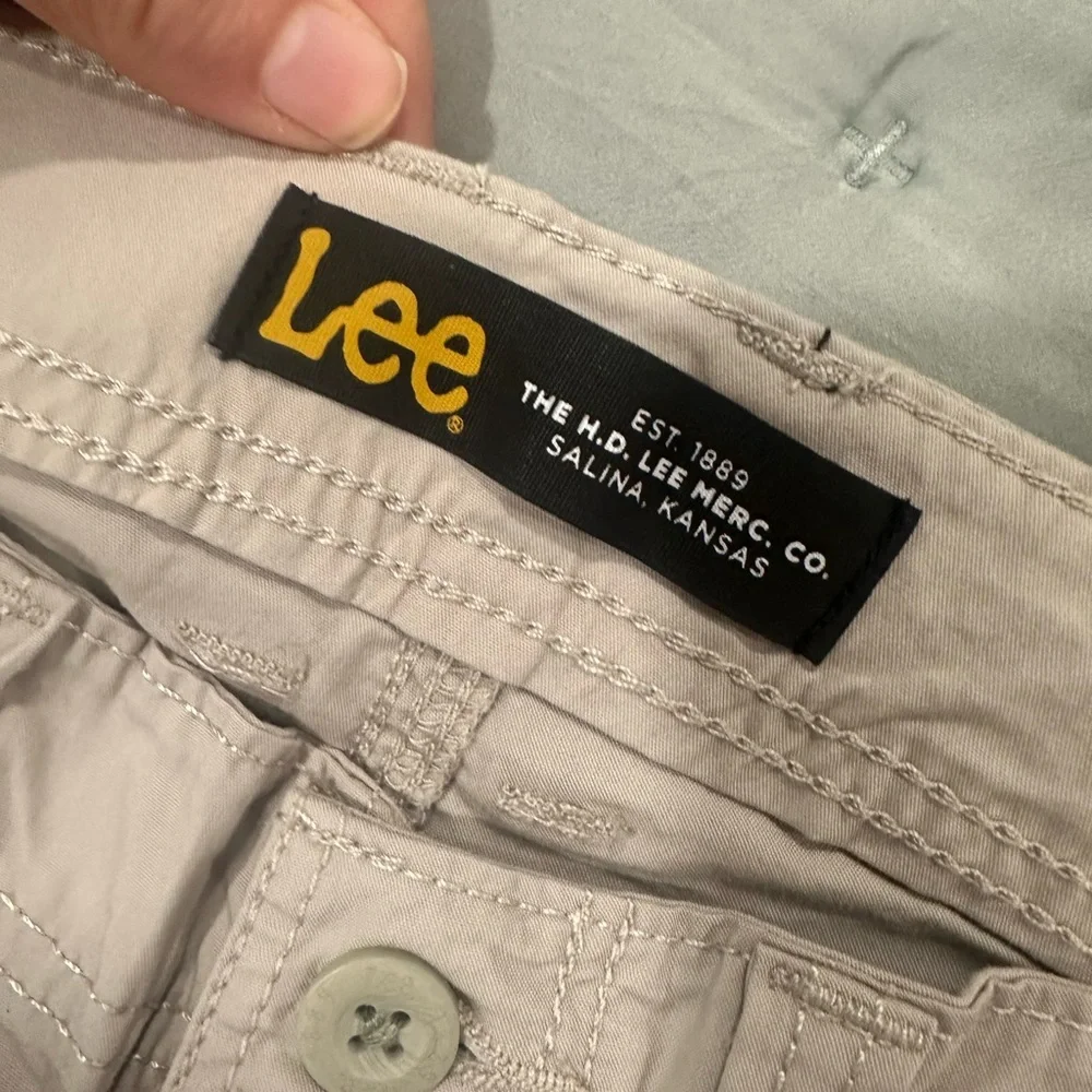 Lee Gray Cargo Shorts with Utility Design